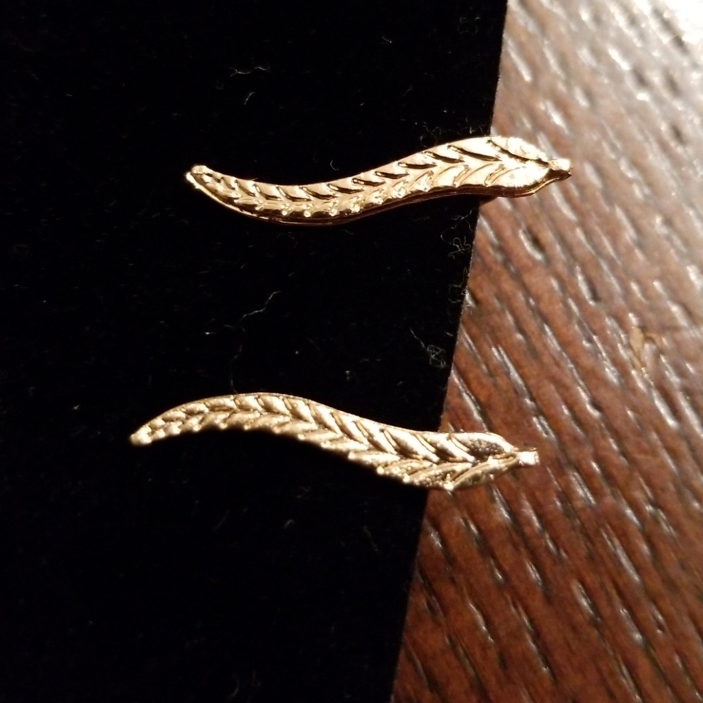 1 LEFT...Gold leaf cuff earrings - Picture 2 of 3